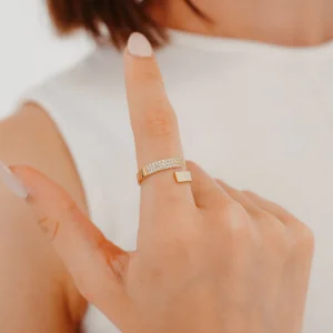 Geometrik Şekil Taşlı Altın Yüzük AAYZK069