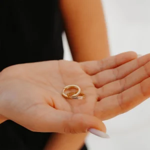 Minimal Taşlı İnce Halka Altın Küpe AAKPE055