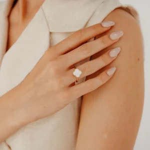 Sedefli Yonca Altın Yüzük AAYZK092