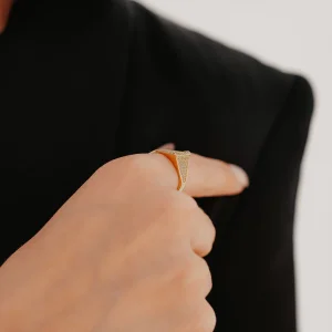 Taşlı Piramit Model Altın Yüzük AAYZK085