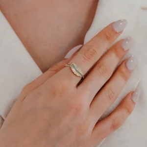 Taşlı Yaprak Altın Yüzük AAYZK077