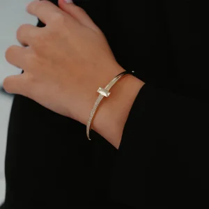 Yarı Taş T Model Kelepçe Altın Bileklik AABLK0106