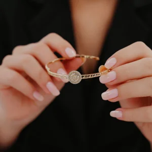 Yuvarlak Baget Taşlı Kelepçe Altın Bileklik AABLK0109