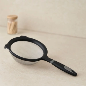 Hubrendy Tedarik Tel Süzgeç 19 cm Plastik Saplı 1000 ml