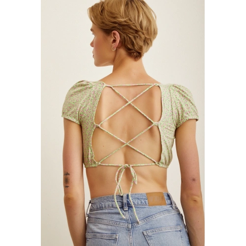 Arkası Bağlamalı Çiçekli Crop Top Yeşil