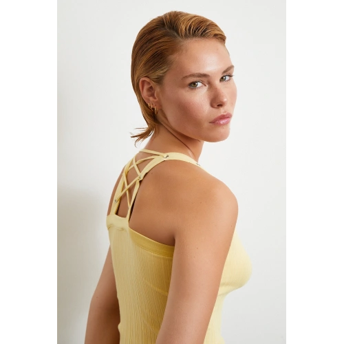 Arkası Çapraz Bağlamalı Top Sarı