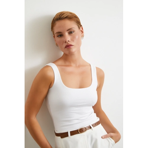 Askılı Basic Top Beyaz
