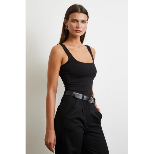 Askılı Basic Top Siyah