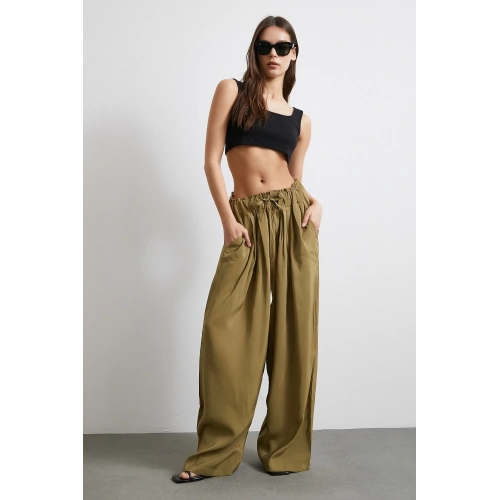 Beli Büzgülü Geniş Paça Rahat Pantolon Yeşil