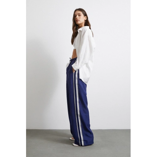 Beli Lastikli Çift Şeritli Pantolon Saks