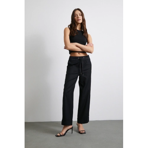 Beli Lastikli Paçası Katlamalı Pantolon Siyah