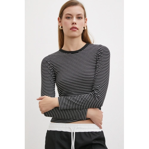 Bisiklet Yaka Çizgili Bluz Siyah