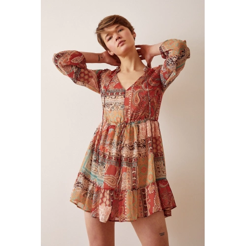 Biyeli V Yaka Desenli Mini Elbise Kahve