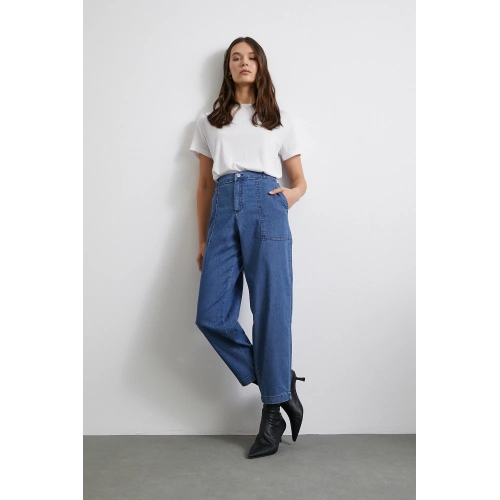 Cep Detaylı Paçası Katlamalı Mom Jean Mavi