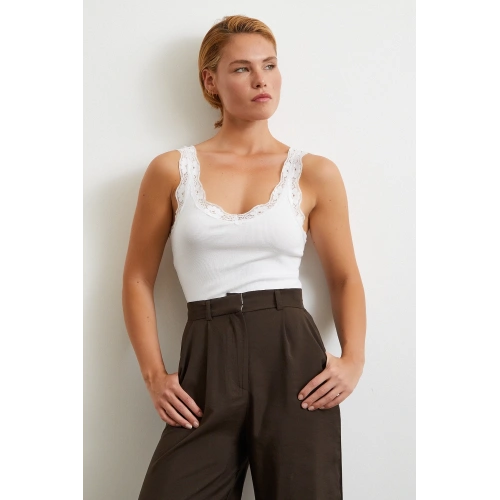 Dantel Askılı Top Beyaz