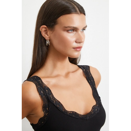 Dantel Askılı Top Siyah