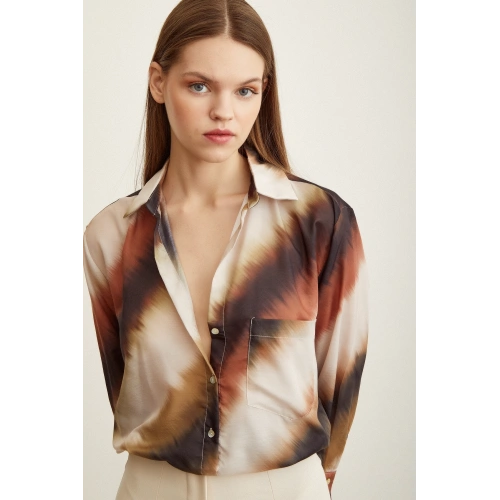 Desenli Cepli Gömlek Batik