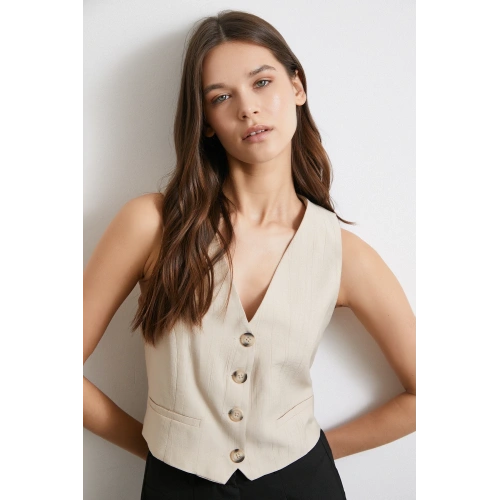 Dört Düğmeli Cep Kapaklı Yelek Bej