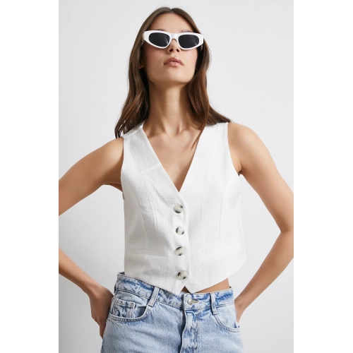 Dört Düğmeli Cep Kapaklı Yelek Beyaz