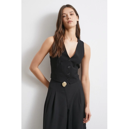 Dört Düğmeli Cep Kapaklı Yelek Siyah