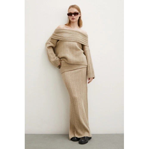 Etekli Madonna Yaka Takım Kahve