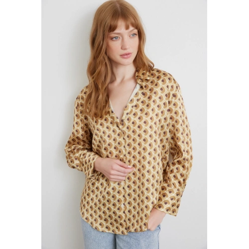 Geometrik Desenli Saten Gömlek Bej