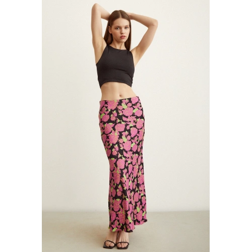 Gül Desenli Saten Etek Pembe