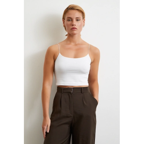 Lastik Askılı Top Beyaz