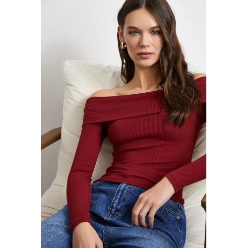 Omzu Açık Kaşkorse Bluz Bordo