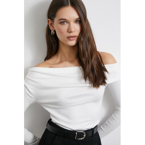 Omzu Büzgülü Bluz Beyaz