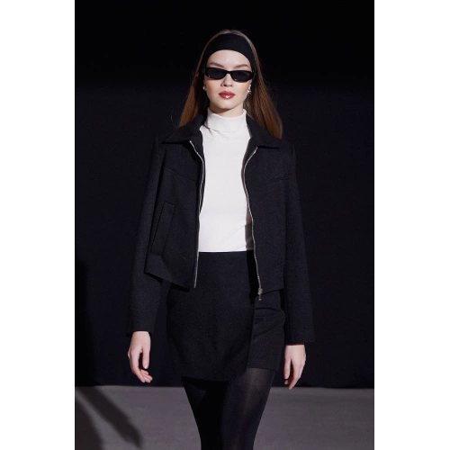 Önü Katlı Kaşe Etek Siyah