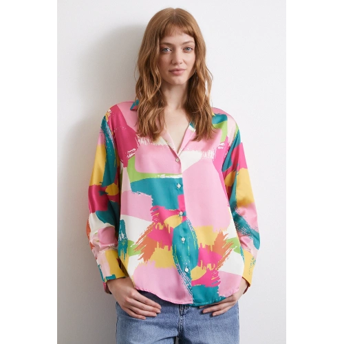 V Yaka Desenli Gömlek Pudra