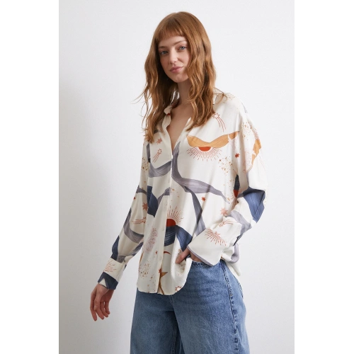 V Yakalı Desenli Gömlek Ekru