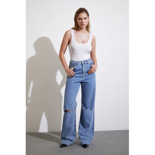 Yırtık Detaylı Kesik Paça Jean Mavi