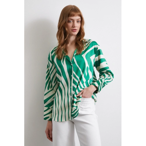 Zebra Desen V Yaka Gömlek Yeşil