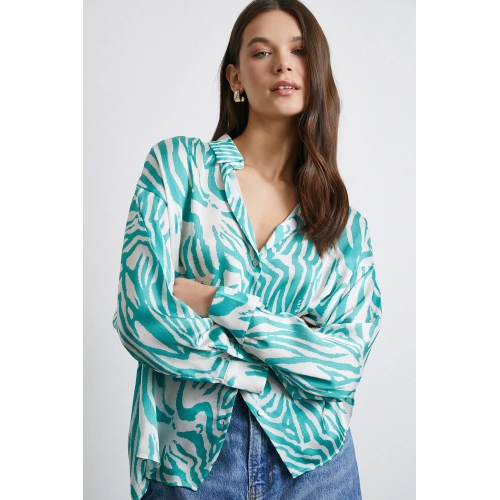 Zebra Desen V Yaka Saten Gömlek Yeşil