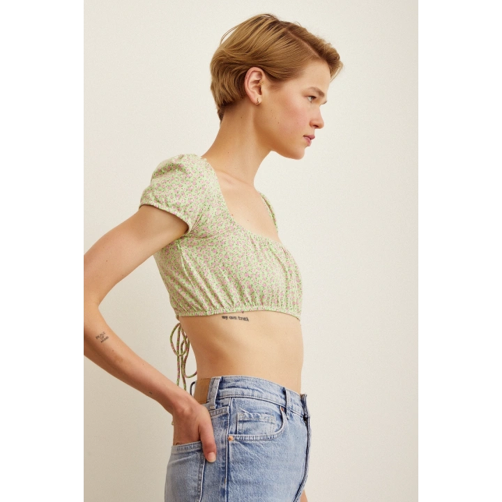 Arkası Bağlamalı Çiçekli Crop Top Yeşil
