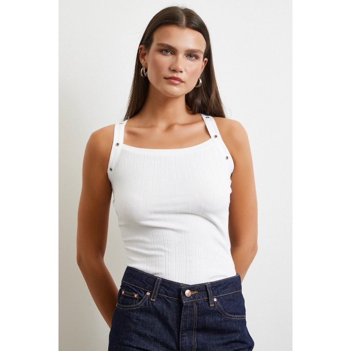 Arkası Çapraz Bağlamalı Top Beyaz