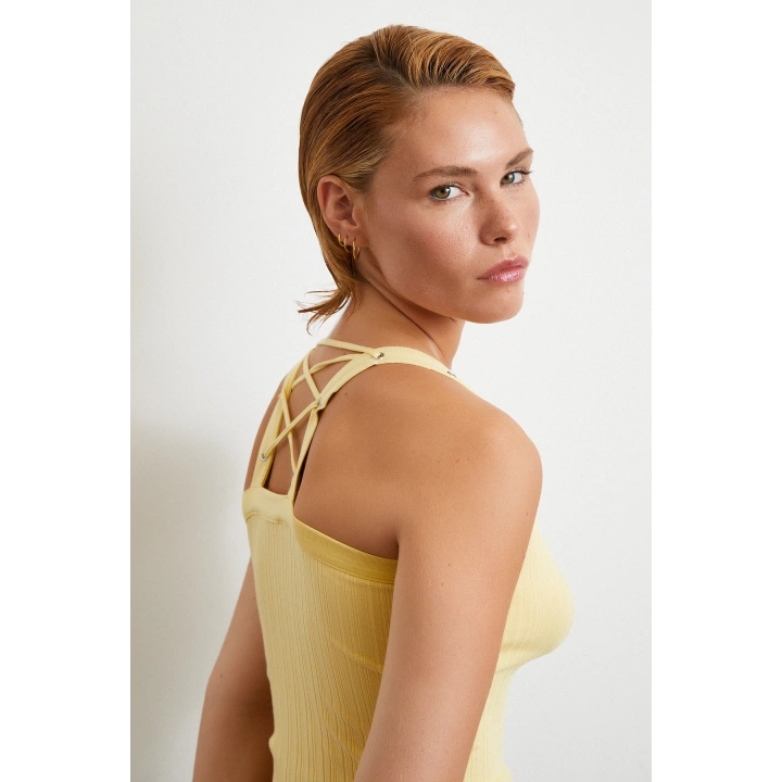 Arkası Çapraz Bağlamalı Top Sarı