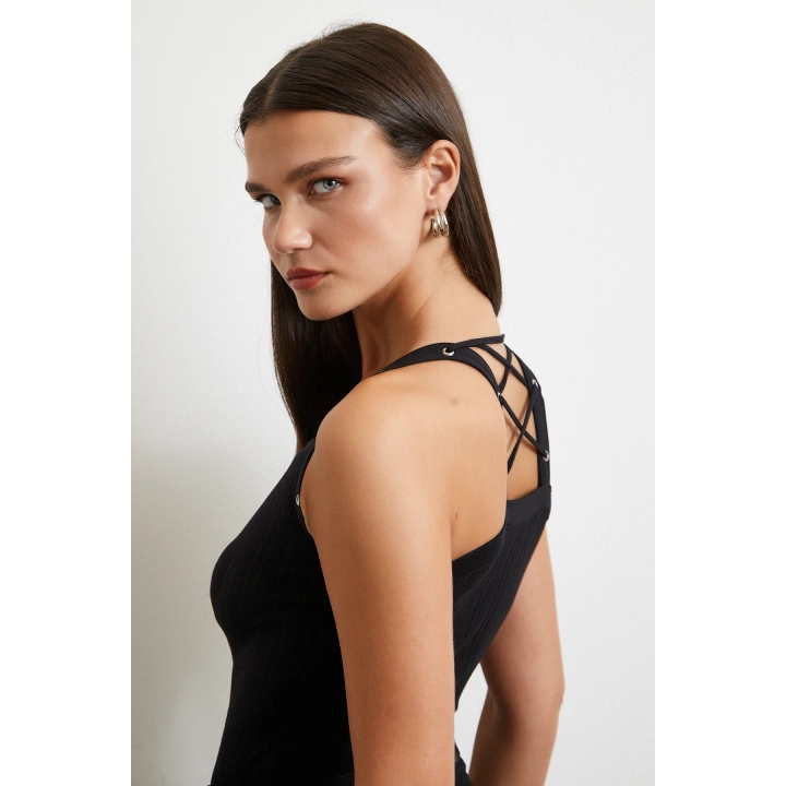 Arkası Çapraz Bağlamalı Top Siyah