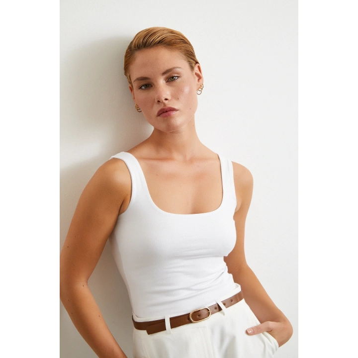 Askılı Basic Top Beyaz
