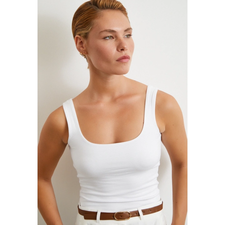 Askılı Basic Top Beyaz