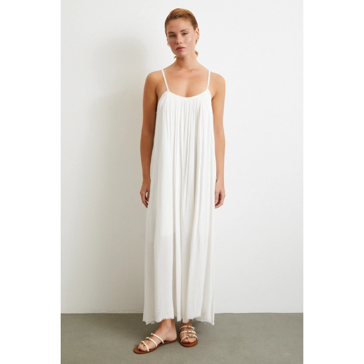 Askılı Piliseli Geniş Elbise Beyaz