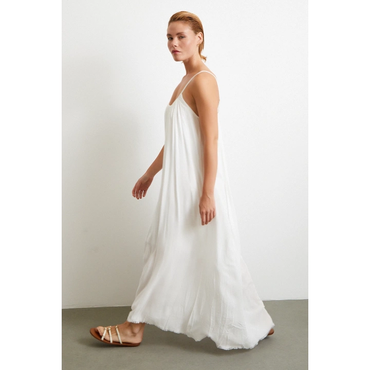 Askılı Piliseli Geniş Elbise Beyaz