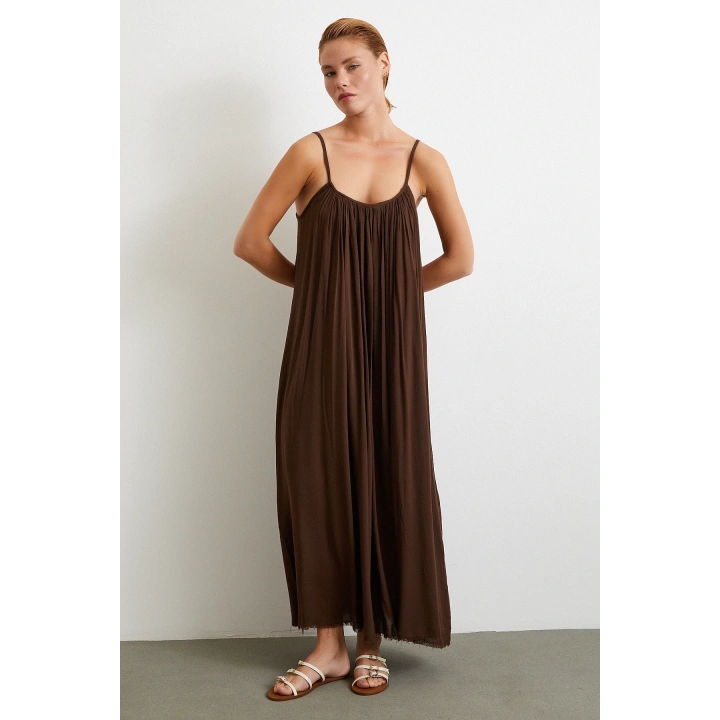 Askılı Piliseli Geniş Elbise Kahve