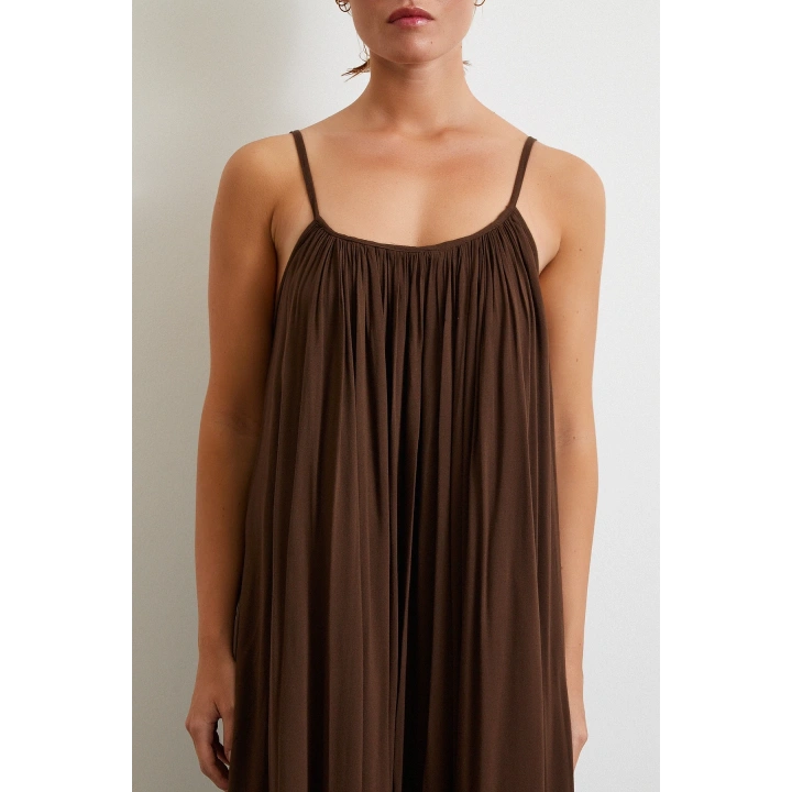 Askılı Piliseli Geniş Elbise Kahve