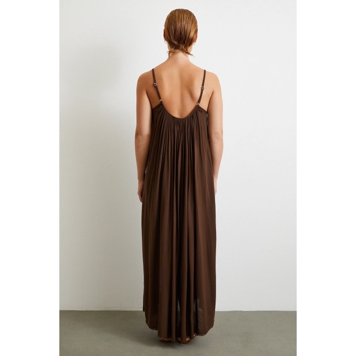 Askılı Piliseli Geniş Elbise Kahve
