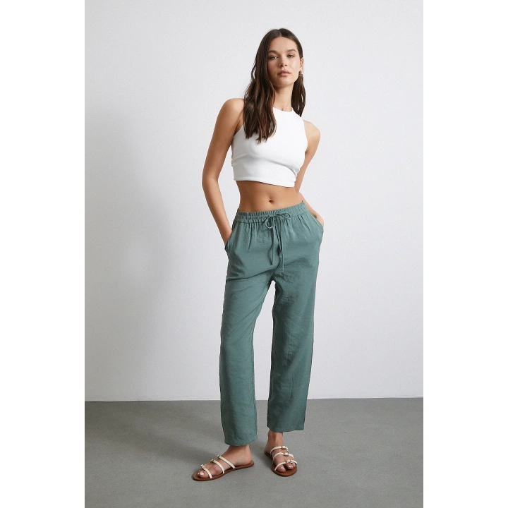 Beli Lastikli Arkası Cepli Rahat Pantolon Haki