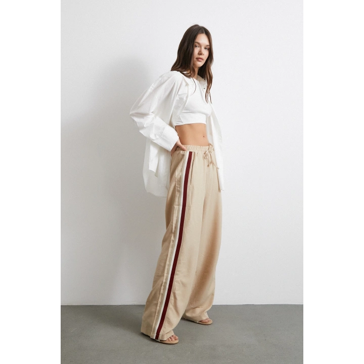 Beli Lastikli Çift Şeritli Pantolon Bej