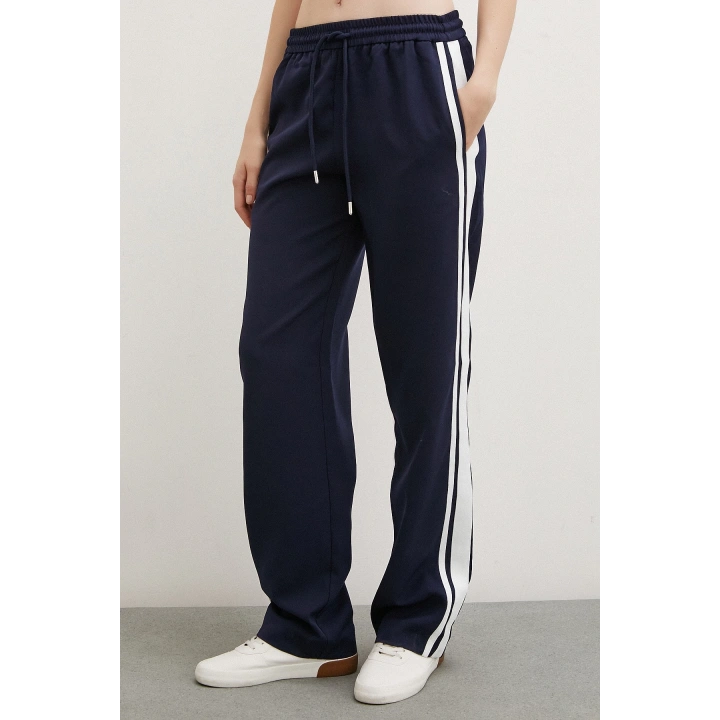 Beli Lastikli İki Şeritli Pantolon Lacivert